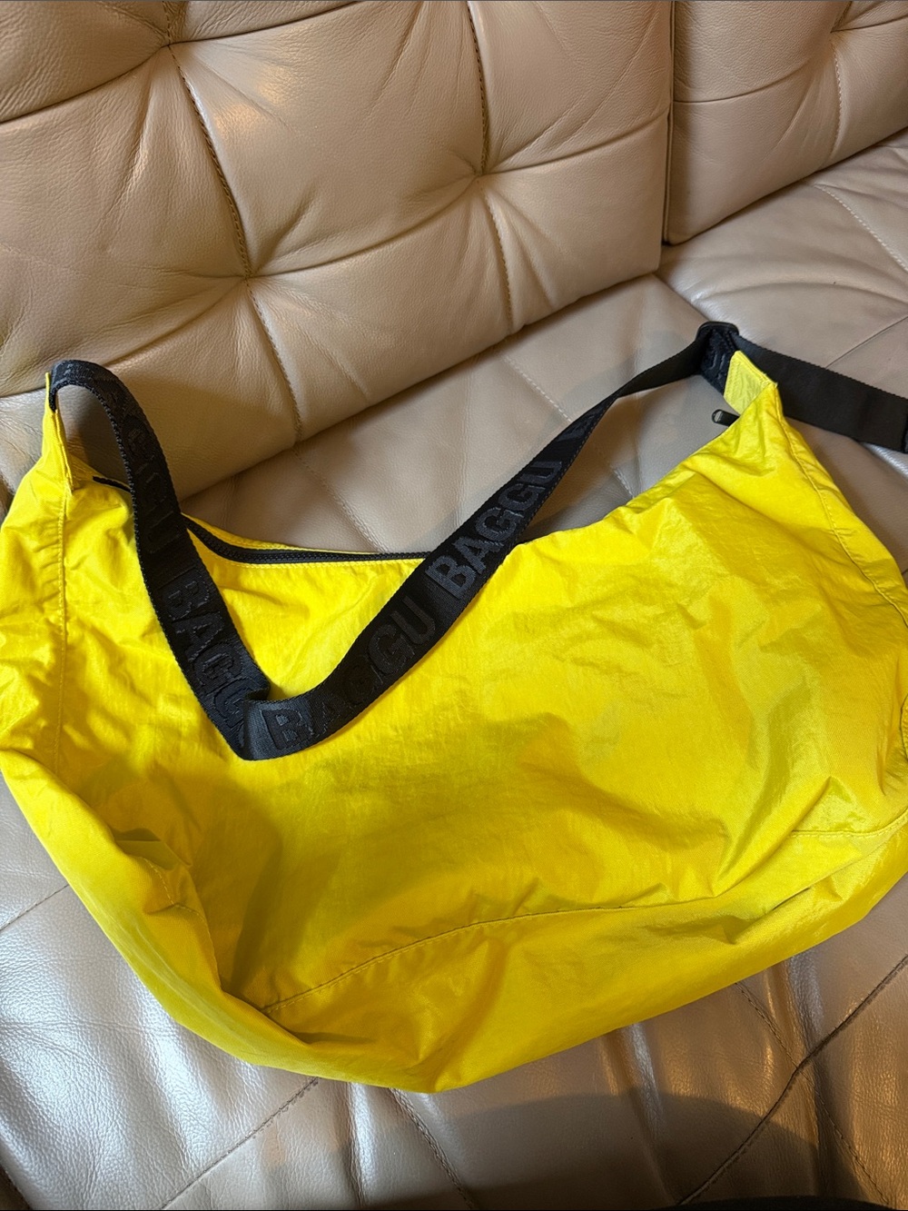 Baggu Large Crossbody Shoulder Bag - Picture 4 of 5